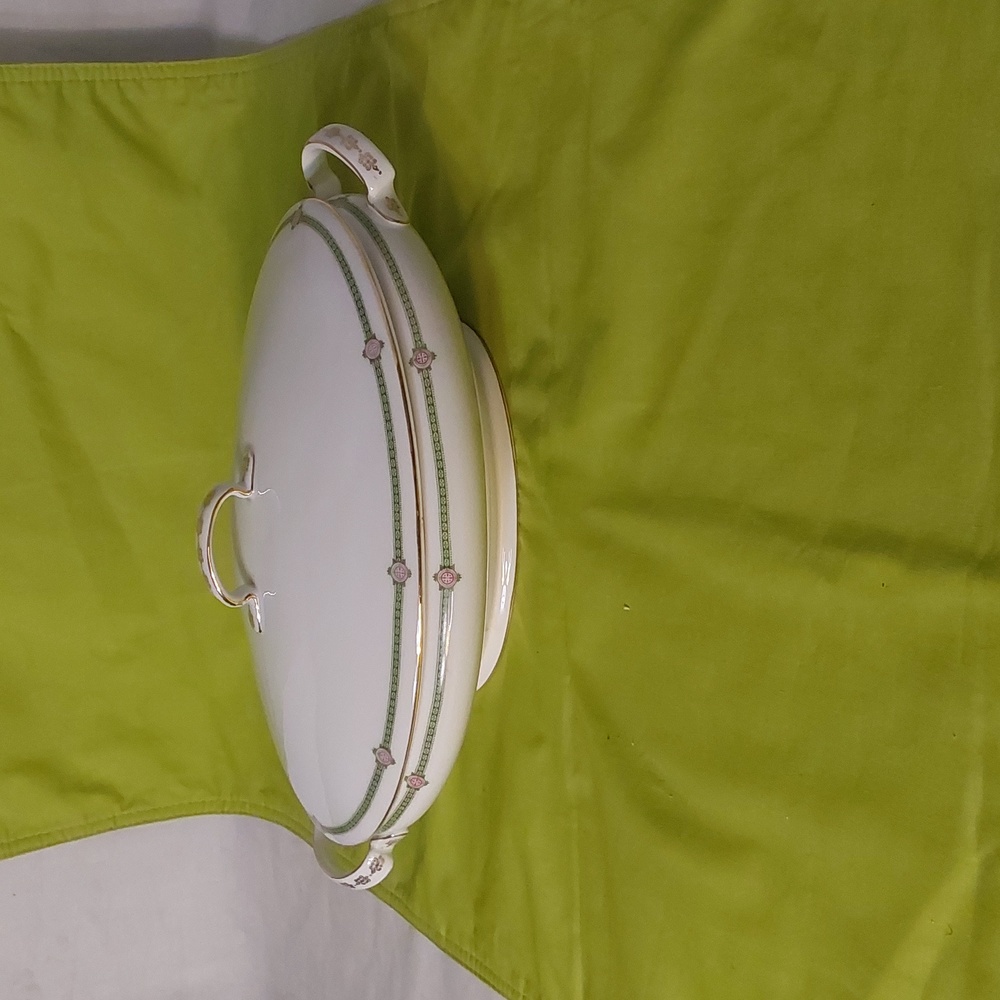 PRINCESS LOUISE BAVARIA VINTAGE COVERED DISH